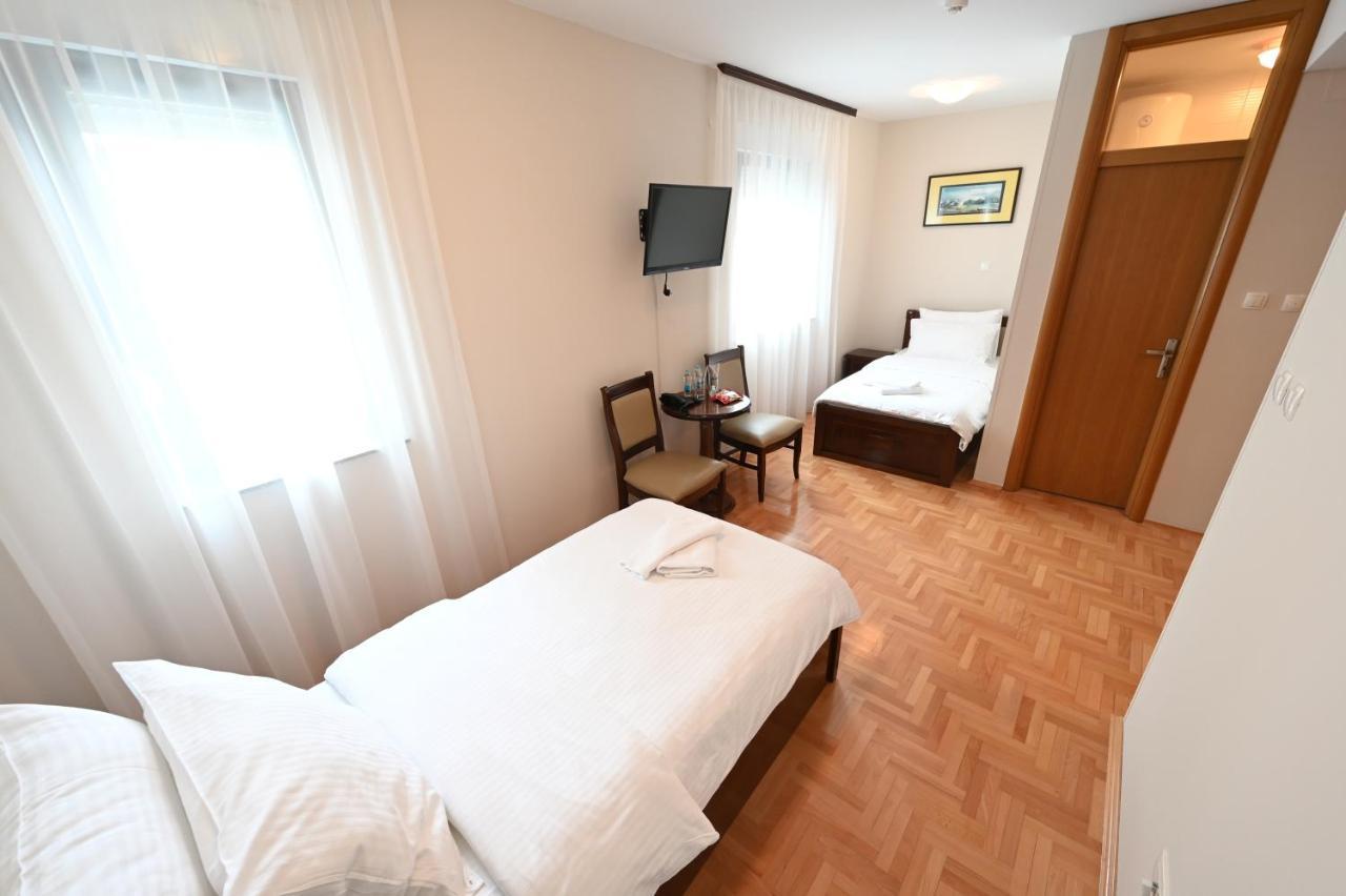 Hotel "Jkc Banja Luka" Kültér fotó