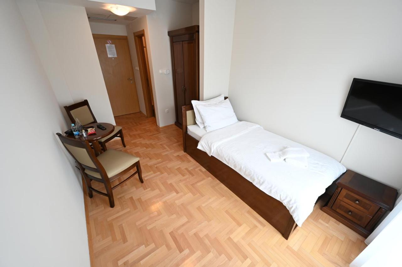 Hotel "Jkc Banja Luka" Kültér fotó