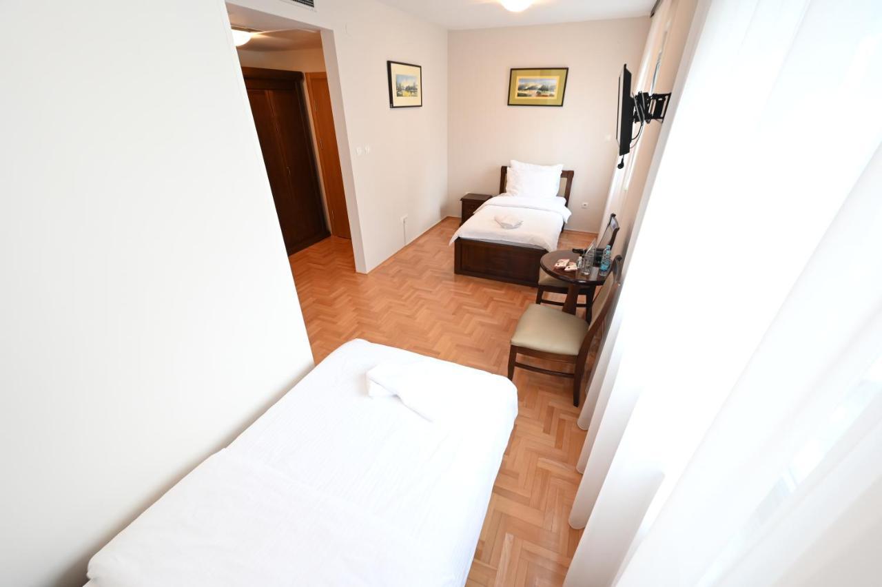 Hotel "Jkc Banja Luka" Kültér fotó