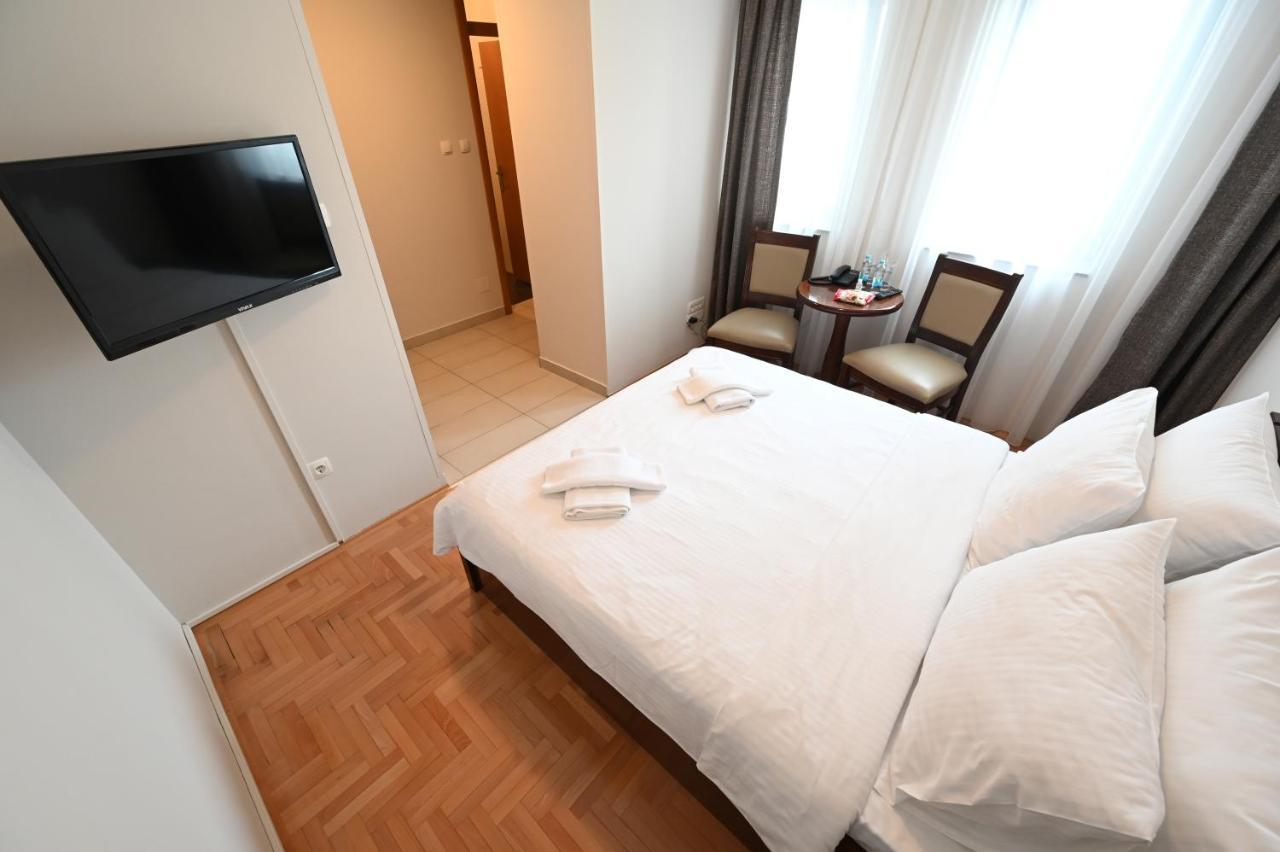 Hotel "Jkc Banja Luka" Kültér fotó