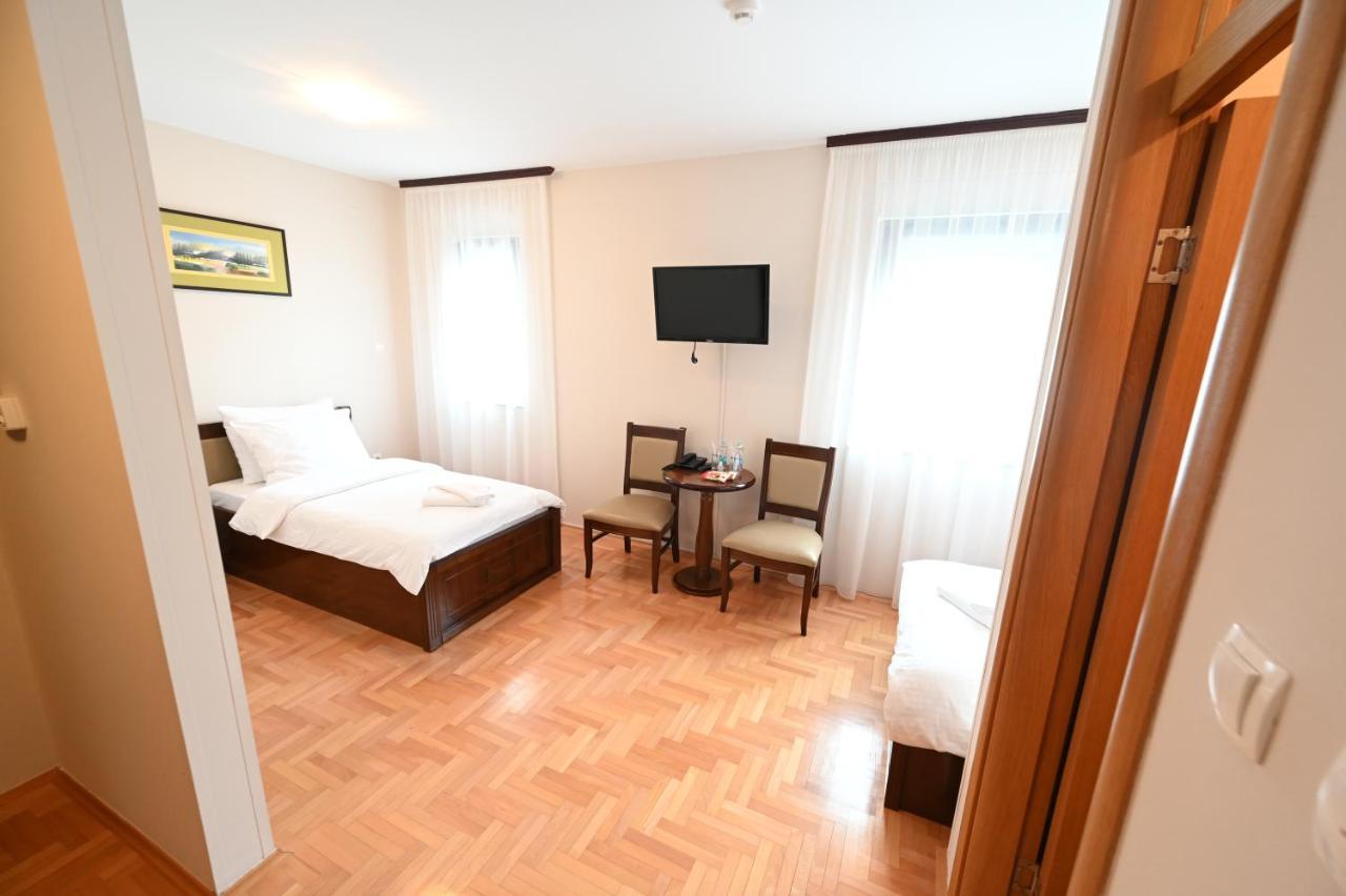 Hotel "Jkc Banja Luka" Kültér fotó