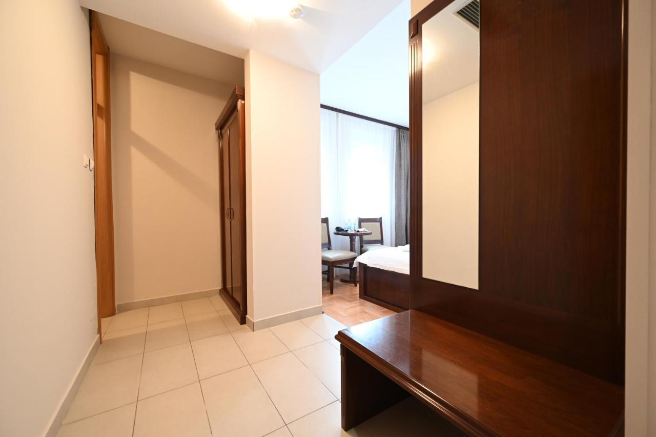 Hotel "Jkc Banja Luka" Kültér fotó