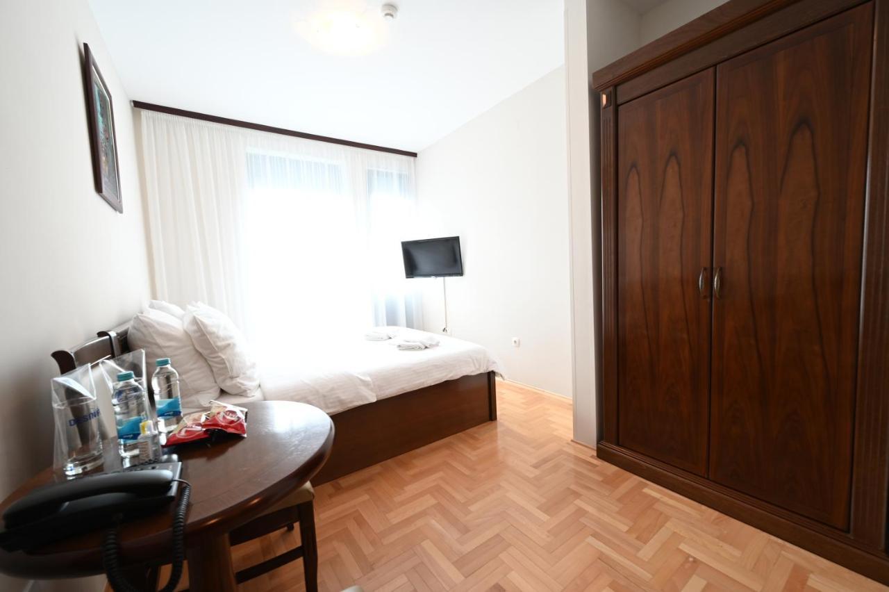 Hotel "Jkc Banja Luka" Kültér fotó
